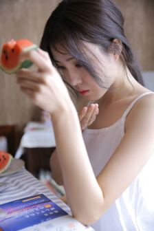 办公室里呻吟的丰满老师电影